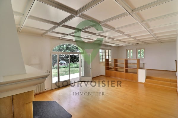 APPARTEMENT A RENOVER DANS PETITE PPE, VUE IMPRENABLE LAC ET ALPES 2