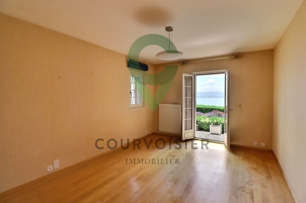 APPARTEMENT A RENOVER DANS PETITE PPE, VUE IMPRENABLE LAC ET ALPES 10