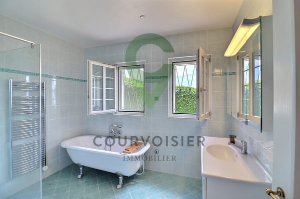 APPARTEMENT A RENOVER DANS PETITE PPE, VUE IMPRENABLE LAC ET ALPES 6