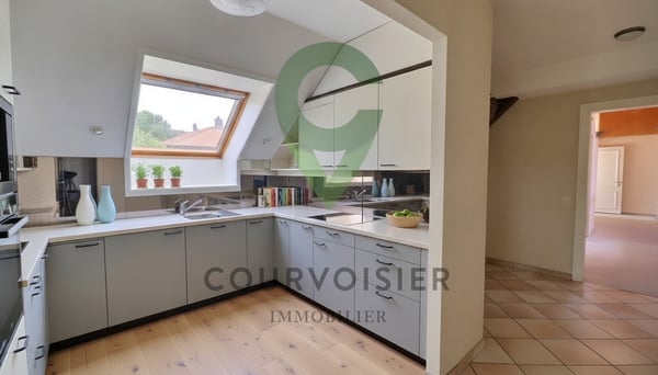 APPARTEMENT EN ATTIQUE AVEC VUE IMPRENABLE SUR LE LAC ET ALPES 11