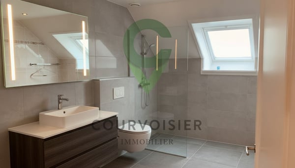 APPARTEMENT EN ATTIQUE AVEC VUE IMPRENABLE SUR LE LAC ET ALPES 9