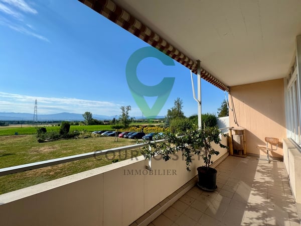 Appartement à rafraîchir avec vue dégagée et piscine de résidence 12