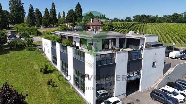EMPLACEMENT STRATEGIQUE, MODULABLE ET VISIBILITE MAXIMALE 10