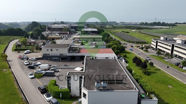 EMPLACEMENT STRATEGIQUE, MODULABLE ET VISIBILITE MAXIMALE 12