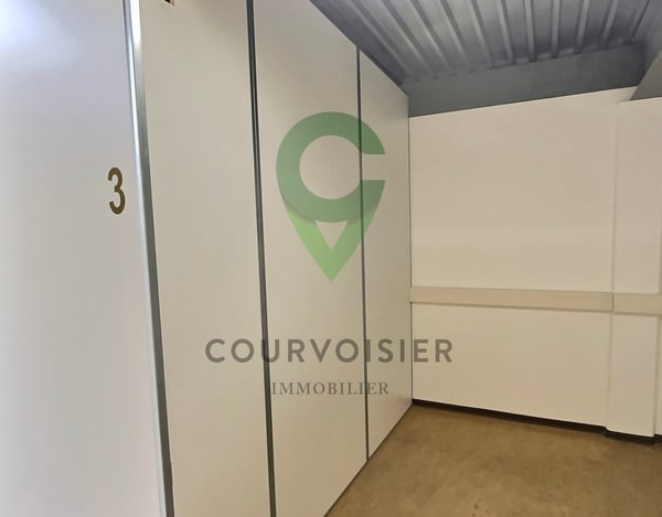 Surface mixte location de boxes de stockage et de bureau 6