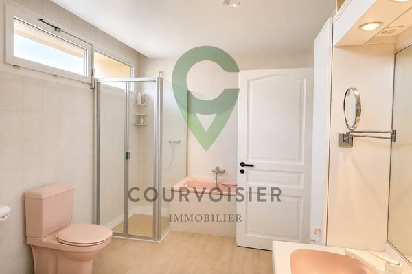 Villa contemporaine avec 2 logements, jardin et piscine à Rolle 12