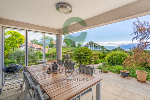 Maison jumelle de 7.5 pièces avec belle vue sur le lac 3
