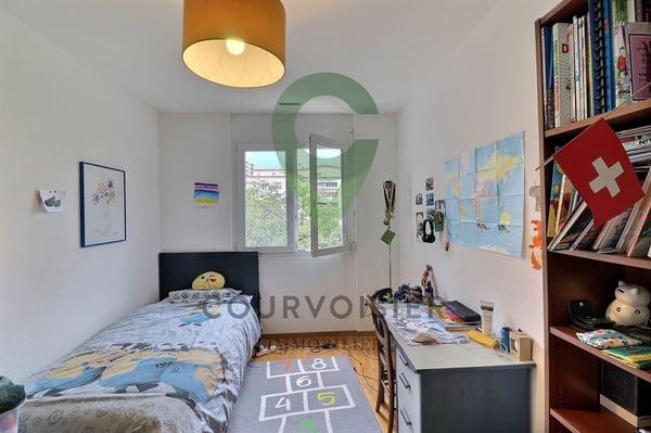 PAISIBLE APPARTEMENT DE 4,5 PIECES A NYON 10