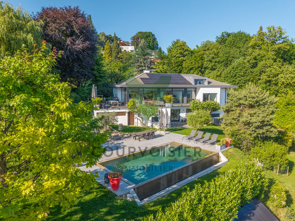 Magnifique villa contemporaine avec vue panoramique et piscine miroir
