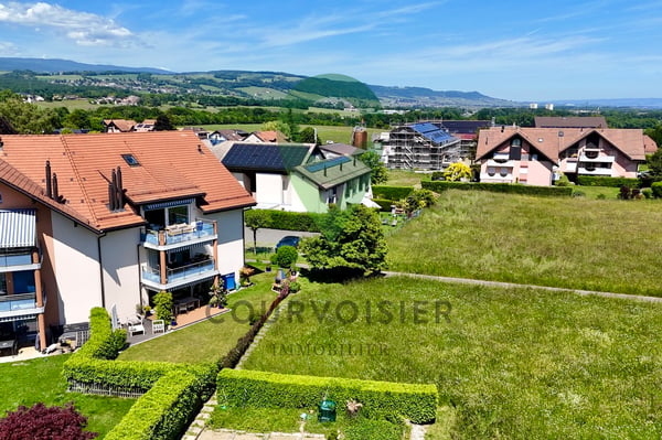 Confortable duplex en attique avec cachet et vue dégagée près de Nyon 11