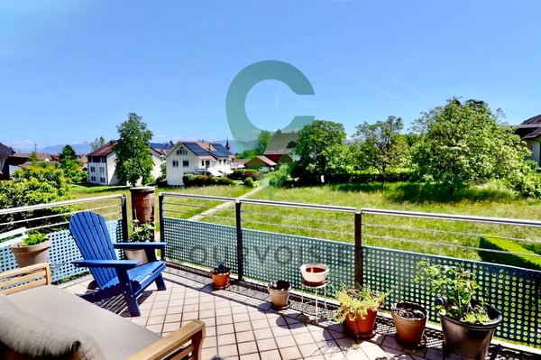 Confortable duplex en attique avec cachet et vue dégagée près de Nyon 1