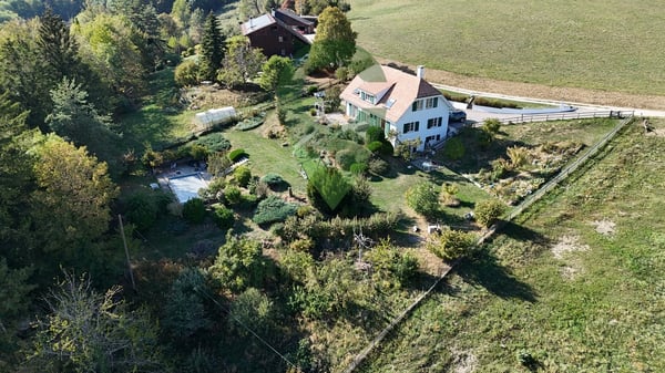 SPLENDIDE MAISON VAUDOISE AVEC VUE SUR LE LAC ET LES ALPES 11