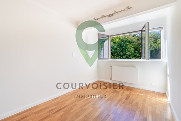 Magnifique triplex en pignon rénové avec jardin et piscine 9