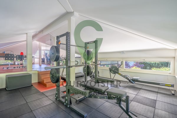 Sublime villa contemporaine avec vue panoramique et piscine miroir 10