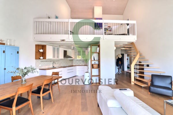 Spacieux duplex en attique avec cachet à 5 minutes de Nyon 2