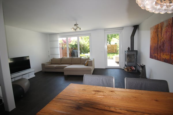 Charming 6-Room Corner House in the Heart of Vich 4