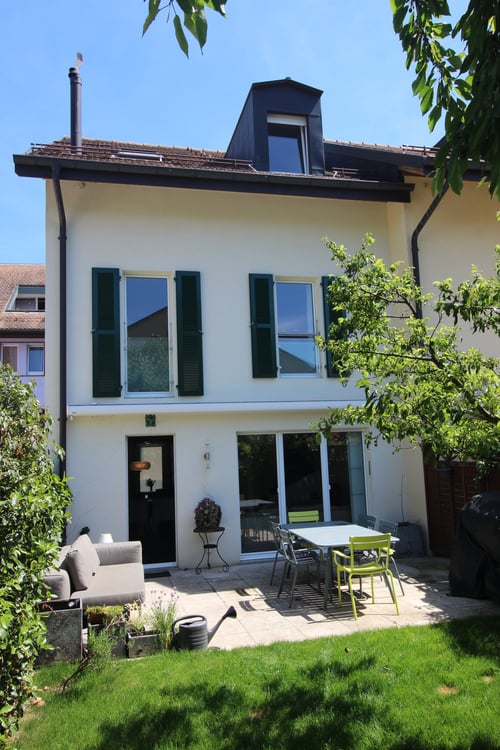 Charming 6-Room Corner House in the Heart of Vich 16