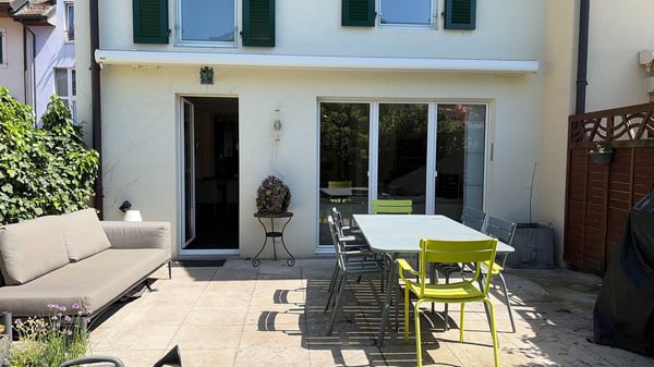 Charming 6-Room Corner House in the Heart of Vich 14