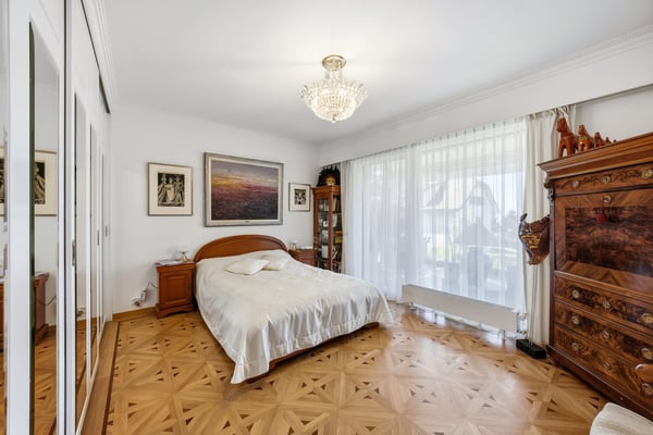 Spacieux appartement de 7 pièces avec balcon et vue à Lausanne 11