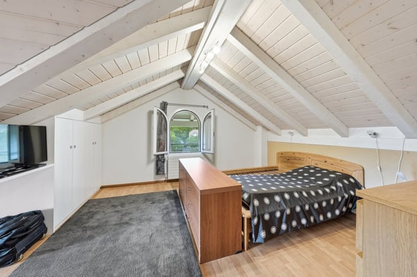 LONAY - Lumineux appartement duplex en attique de 4.5 pièces 9