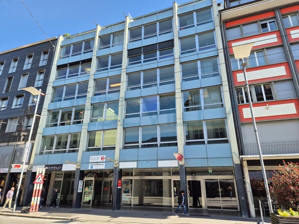 À louer ? Local commercial avec vitrine, emplacement central à Bienne 8