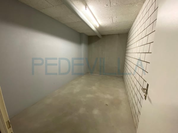 2557 Studen: Local de bricolage 2