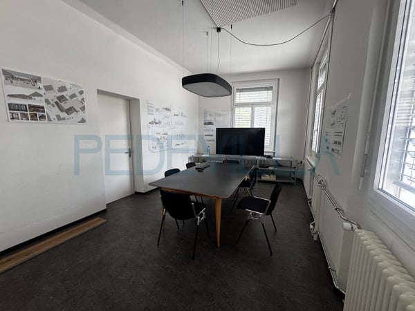 Local commercial de 185 m² au rez-de-chaussée 4