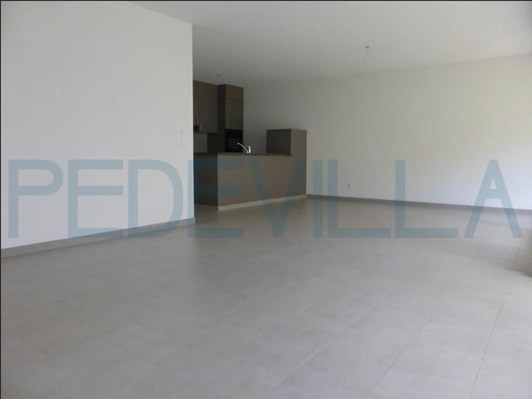 Grand appartement de 4.5 pièces avec balcon 1