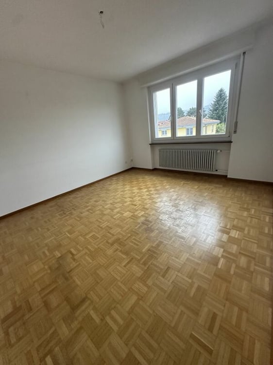 A louer un joli appartement de 4,5 pièces avec un balcon, dans un quartier calme 6
