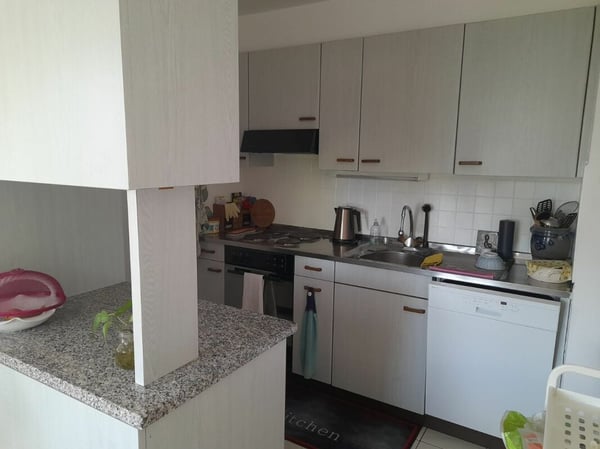 Jolie appartement à proximité du centre ville de Neuchâtel avec un balcon 3