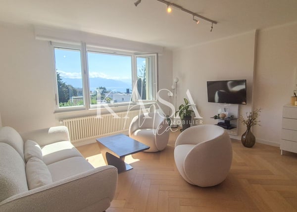 Appartement rénové en attique, vue lac 1