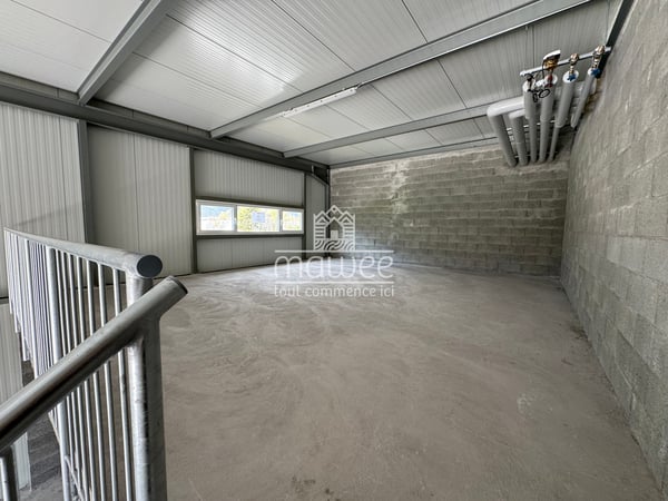 Grand Box de 179 m2 à Saxon 2