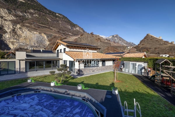 Villa d'exception où l'élégance rencontre la fonctionnalité ! 13