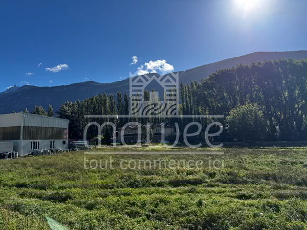 Box de 80 m² avec une place de parc incluse 6