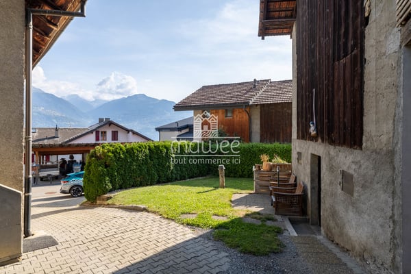 Chalet mitoyen avec dépendance et grand potentiel à Granois 9