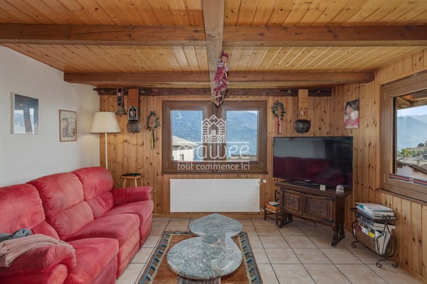 Chalet mitoyen avec dépendance et grand potentiel à Granois 4