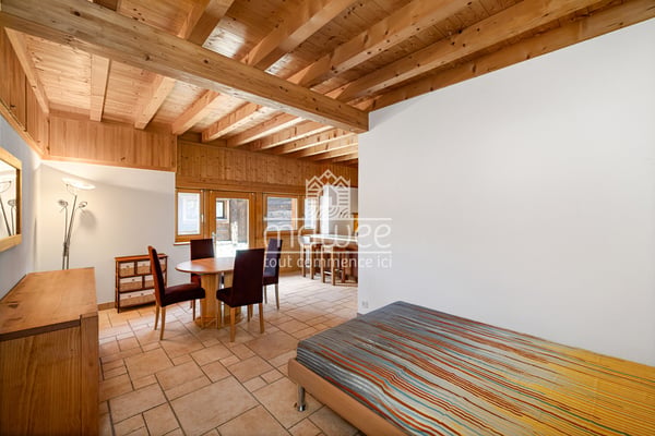 Opportunité rare - chalet avec studio en résidence secondaire ! 11