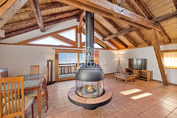 Opportunité rare - chalet avec studio en résidence secondaire ! 2