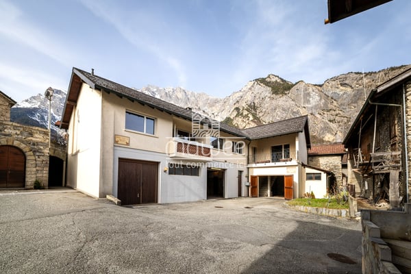 Immeuble avec fort potentiel au centre de Chamoson 1