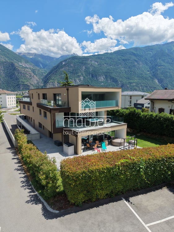 Élégance, confort et terrasse d'exception au coeur de Leytron ! 12