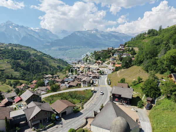 Terrain de 1682 m2 avec permis en force pour 3 chalets 6
