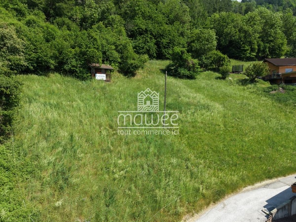 Terrain de 1682 m2 avec permis en force pour 3 chalets 4