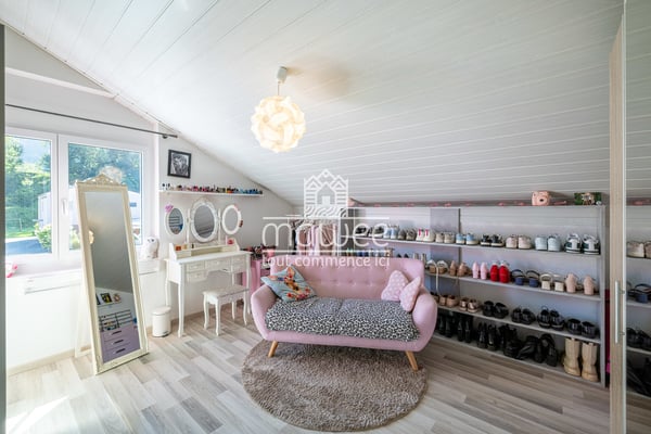 Villa individuelle avec 4 chambres et généreux sous-sol ! 9
