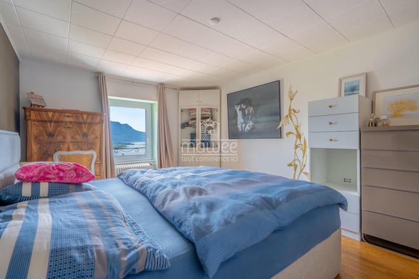 Propriété de caractère avec vue imprenable sur le Lac ! 8