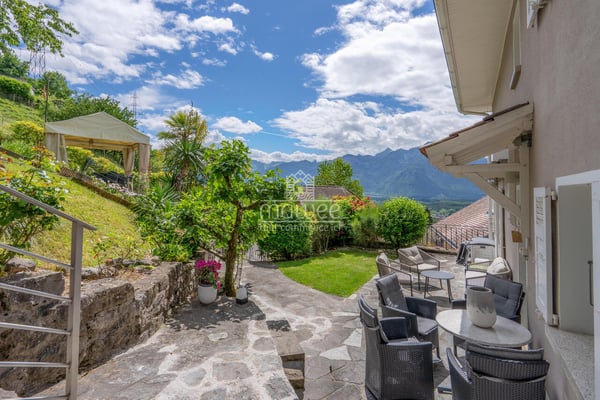 Propriété de caractère avec vue imprenable sur le Lac ! 2