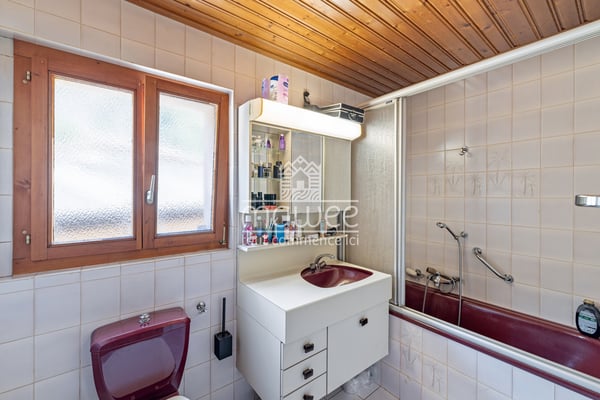 Rare sur le marché - Villa avec studio et fort potentiel ! 9