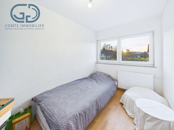 Villa mitoyenne rénovée de 7 pces 12