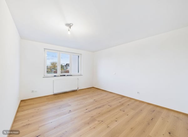 Villa mitoyenne rénovée de 7 pces 8