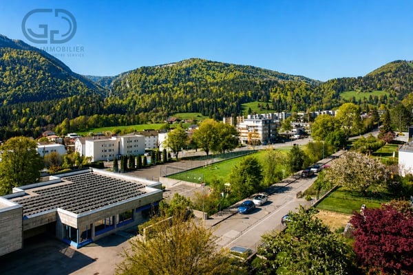 Maison mitoyenne d'un côté proche de l'école 13