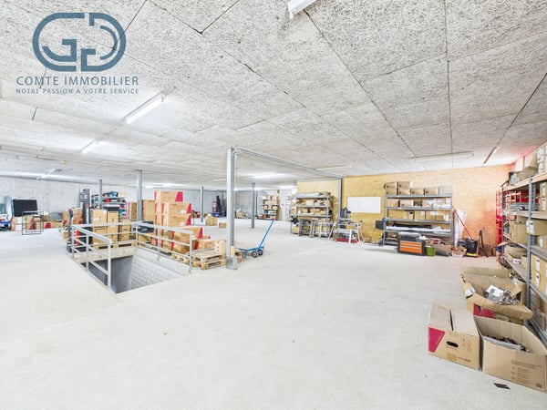 Local commercial comprenant 2 espaces de stockage 7